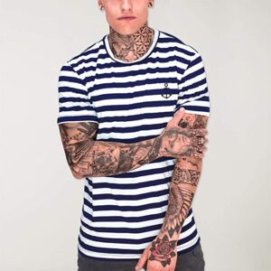 Camiseta marinera de rayas blancas y azules y dibujo de ancla